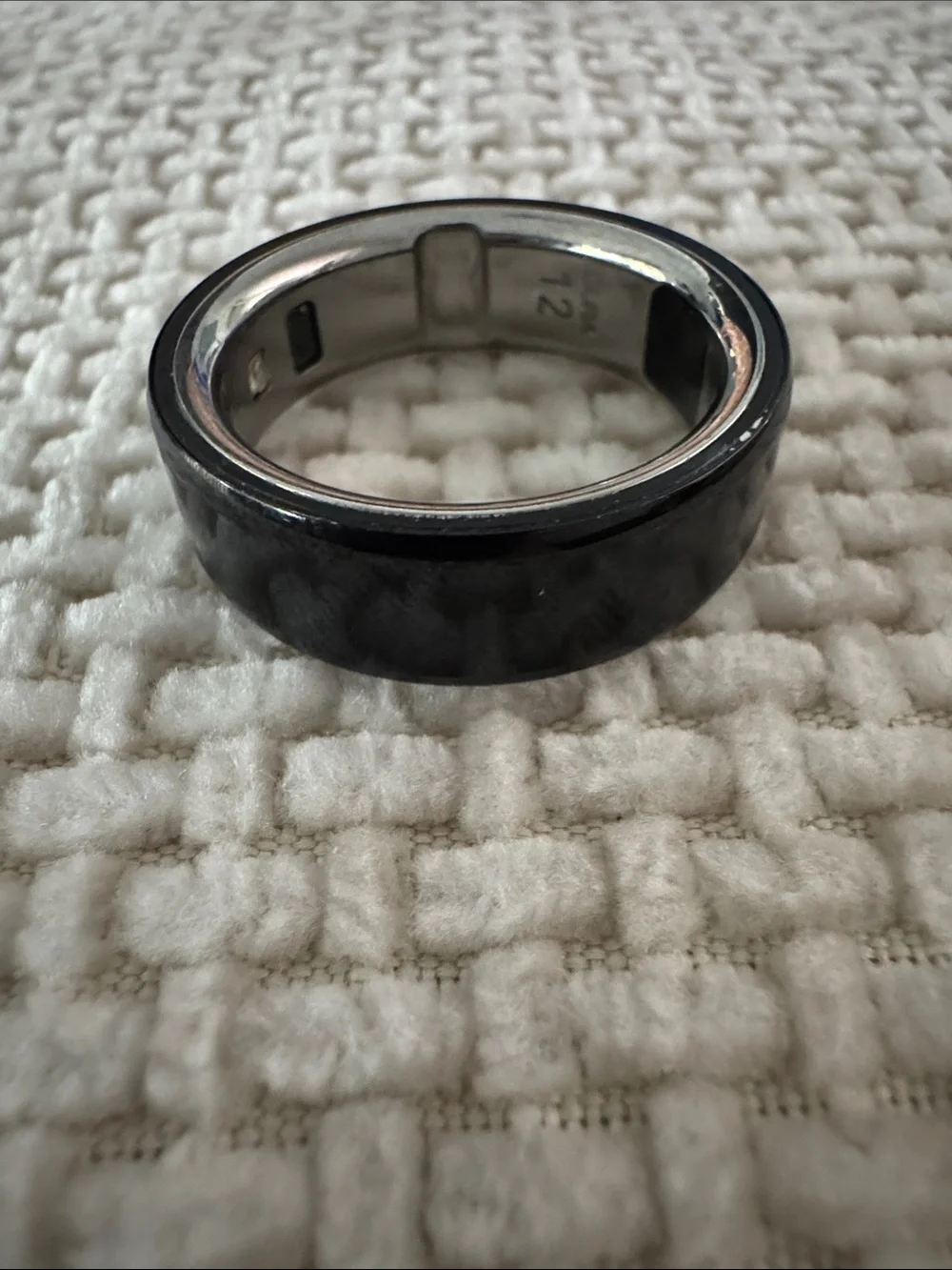 Oura Ring 4 Black with Gray Charger size 12